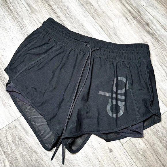 Alo Yoga Ambience Layered Graphic Performance Shorts - Picture 5 of 8